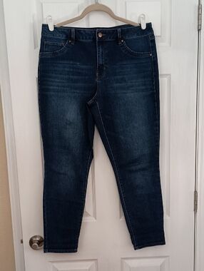 D. Jeans Capris Skinny Cropped Jeans